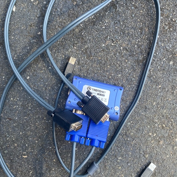 TRENDnet 2-Port USB KVM Switch Kit with Audio, (2) USB KVM Cables, (2) USB - Picture 7 of 15